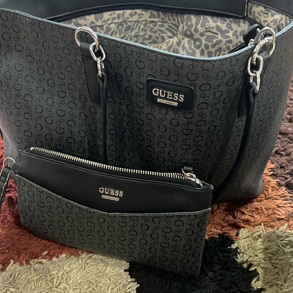 Guess purse with matching wristlet. A little wear on tear as pictured.